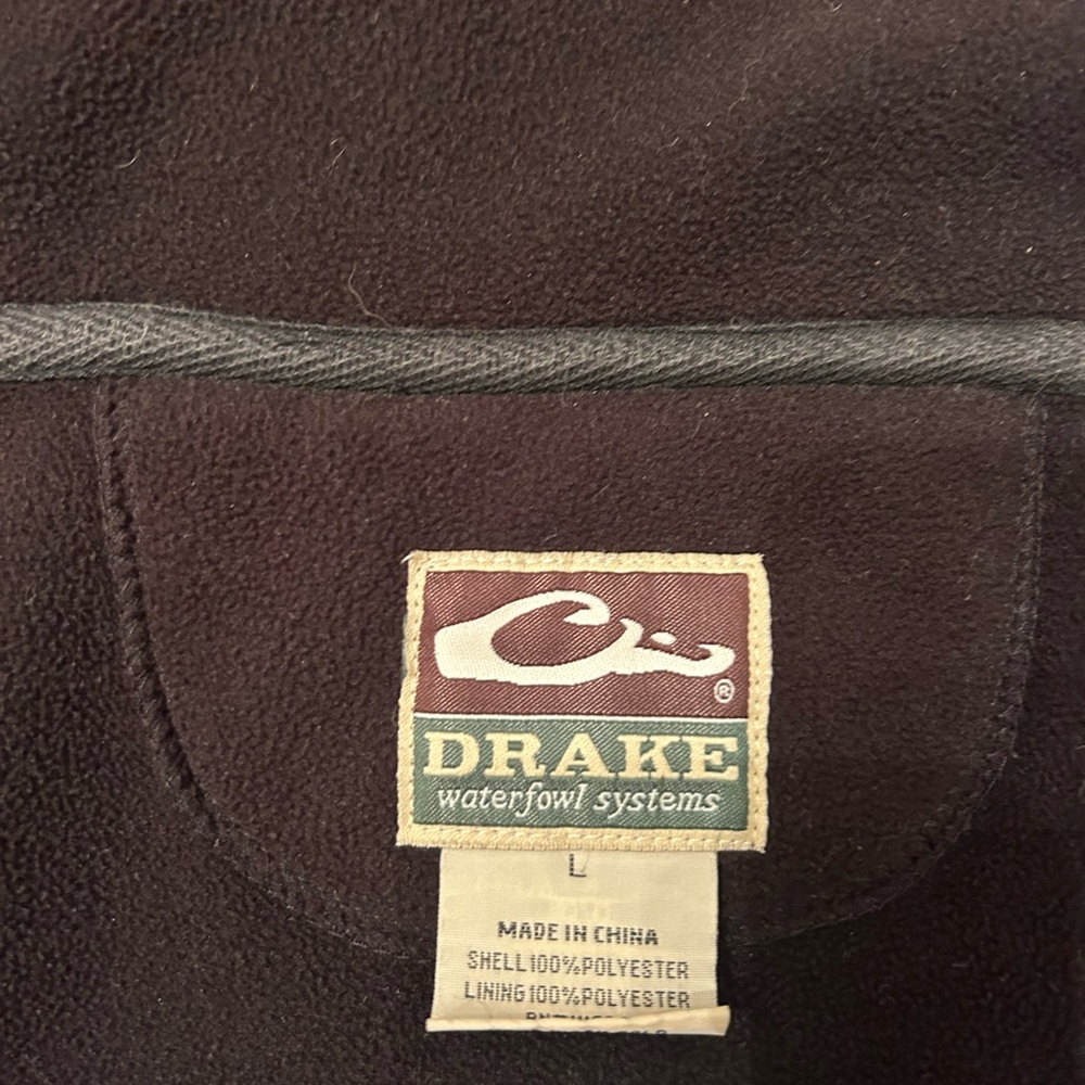 Used Drake vest (black) in good condition. Size large